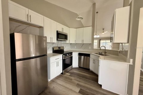 Villa ou maison à louer à Orlando, Floride: 3 chambres, 105.07 m2 № 2288081 - photo 2
