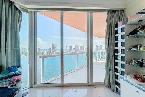 Condominio en venta en Aventura, Florida, 4 dormitorios, 379.04 m2 № 1697637 - foto 27