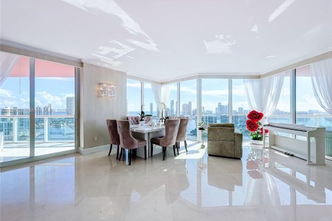 Condominio en venta en Aventura, Florida, 4 dormitorios, 379.04 m2 № 1697637 - foto 12