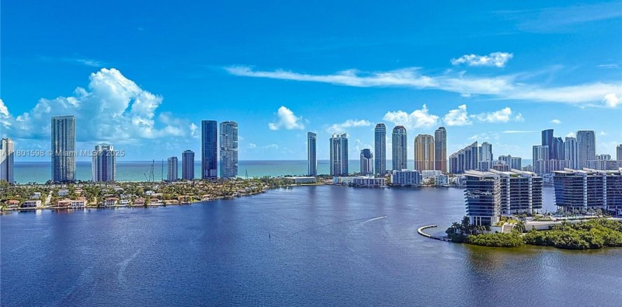 Condominio en Aventura, Florida, 4 dormitorios № 1697637
