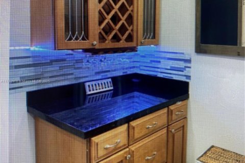 Купить коммерческую недвижимость в Уэст-Палм-Бич, Флорида 315.87м2, № 1501079 - фото 24