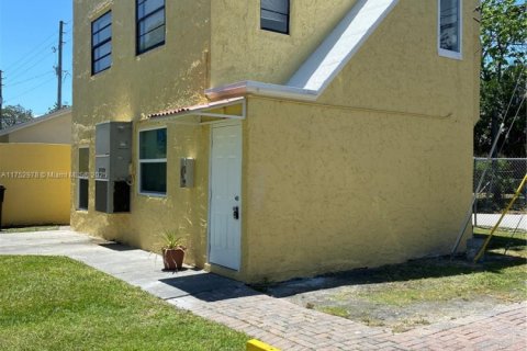 Купить коммерческую недвижимость в Уэст-Палм-Бич, Флорида 315.87м2, № 1501079 - фото 2