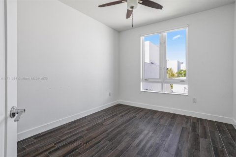 Adosado en venta en Doral, Florida, 3 dormitorios, 204.38 m2 № 1958513 - foto 27