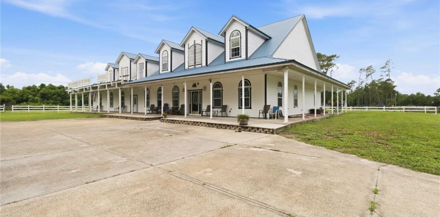 Villa ou maison à Sorrento, Floride 6 chambres, 453.73 m2 № 2218230