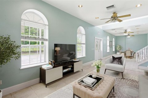 Villa ou maison à vendre à Sorrento, Floride: 6 chambres, 453.73 m2 № 2218230 - photo 4