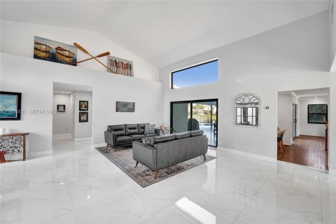 House in Davie, Florida 4 bedrooms, 230.58 sq.m. № 1986666 - photo 12