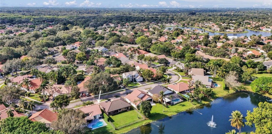 House in Davie, Florida 4 bedrooms, 230.58 sq.m. № 1986666