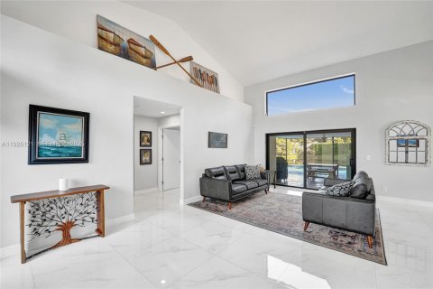 House in Davie, Florida 4 bedrooms, 230.58 sq.m. № 1986666 - photo 11