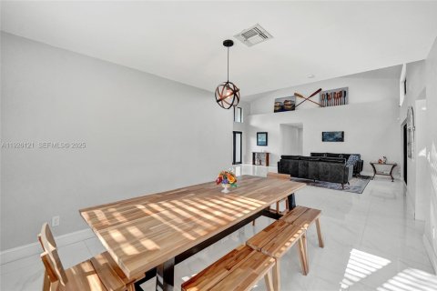 House in Davie, Florida 4 bedrooms, 230.58 sq.m. № 1986666 - photo 15
