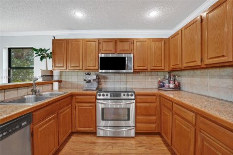 House in Davie, Florida 4 bedrooms, 230.58 sq.m. № 1986666 - photo 19