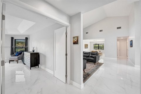 House in Davie, Florida 4 bedrooms, 230.58 sq.m. № 1986666 - photo 24