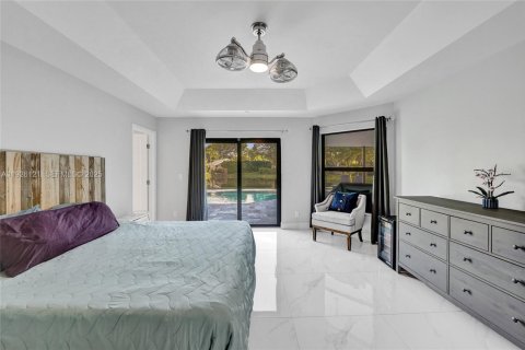 House in Davie, Florida 4 bedrooms, 230.58 sq.m. № 1986666 - photo 27