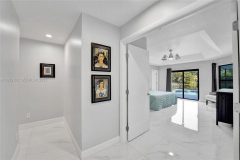 House in Davie, Florida 4 bedrooms, 230.58 sq.m. № 1986666 - photo 25