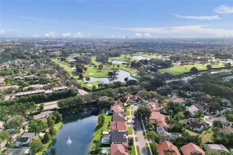 House in Davie, Florida 4 bedrooms, 230.58 sq.m. № 1986666 - photo 3