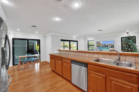 House in Davie, Florida 4 bedrooms, 230.58 sq.m. № 1986666 - photo 21