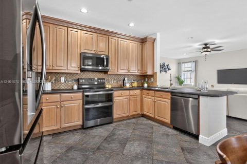 House in Weston, Florida 4 bedrooms, 247.96 sq.m. № 2401330 - photo 8