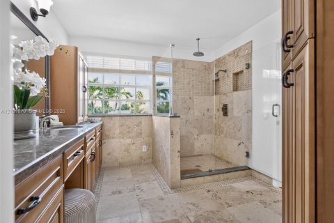 House in Weston, Florida 4 bedrooms, 247.96 sq.m. № 2401330 - photo 26