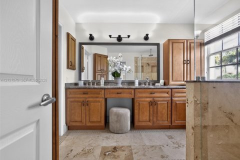 House in Weston, Florida 4 bedrooms, 247.96 sq.m. № 2401330 - photo 24