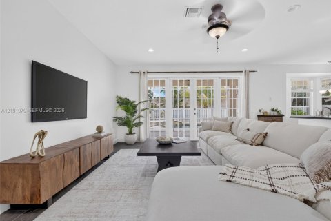 House in Weston, Florida 4 bedrooms, 247.96 sq.m. № 2401330 - photo 11