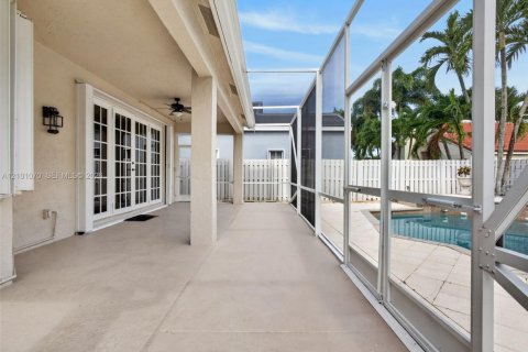 House in Weston, Florida 4 bedrooms, 247.96 sq.m. № 2401330 - photo 16