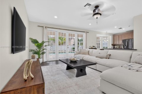 House in Weston, Florida 4 bedrooms, 247.96 sq.m. № 2401330 - photo 10