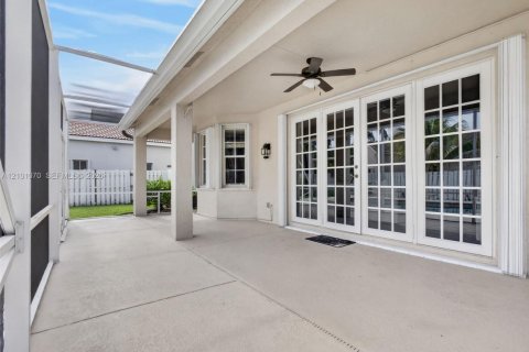 House in Weston, Florida 4 bedrooms, 247.96 sq.m. № 2401330 - photo 15