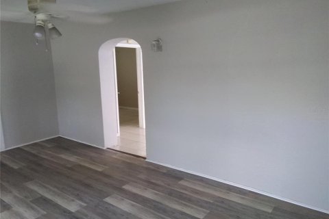 Casa en alquiler en Saint Petersburg, Florida, 3 dormitorios, 103.96 m2 № 1791843 - foto 5