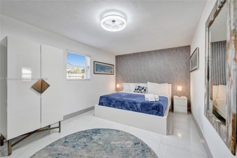 House in Dania Beach, Florida 5 bedrooms, 185.8 sq.m. № 1964449 - photo 22