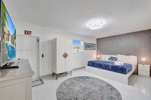 House in Dania Beach, Florida 5 bedrooms, 185.8 sq.m. № 1964449 - photo 21