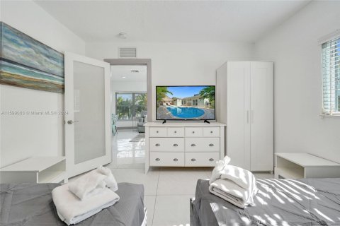 House in Dania Beach, Florida 5 bedrooms, 185.8 sq.m. № 1964449 - photo 30