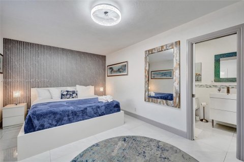 House in Dania Beach, Florida 5 bedrooms, 185.8 sq.m. № 1964449 - photo 24