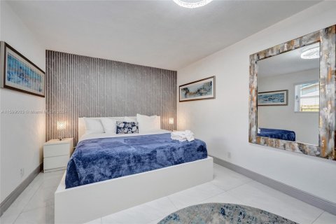 House in Dania Beach, Florida 5 bedrooms, 185.8 sq.m. № 1964449 - photo 23