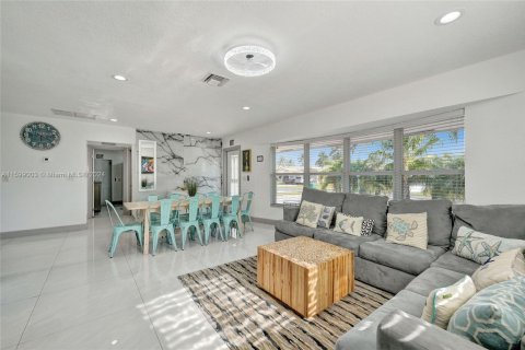 House in Dania Beach, Florida 5 bedrooms, 185.8 sq.m. № 1964449 - photo 20