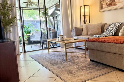 House in Pompano Beach, Florida 2 bedrooms № 2018056