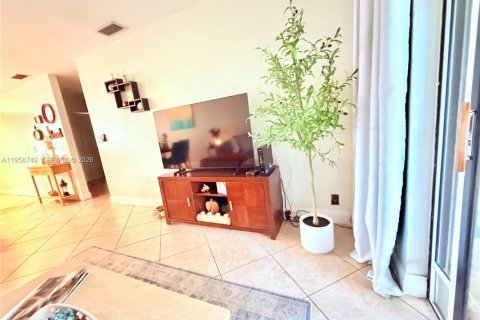 Снять в аренду виллу или дом в Помпано-Бич, Флорида 2 спальни, № 2018056 - фото 29