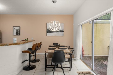 Touwnhouse à vendre à Kissimmee, Floride: 4 chambres, 151.99 m2 № 2406383 - photo 9