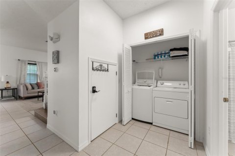 Touwnhouse à vendre à Kissimmee, Floride: 4 chambres, 151.99 m2 № 2406383 - photo 18