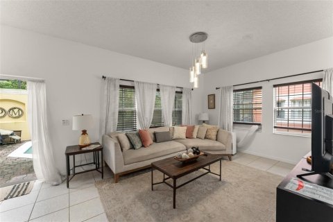Touwnhouse à vendre à Kissimmee, Floride: 4 chambres, 151.99 m2 № 2406383 - photo 7