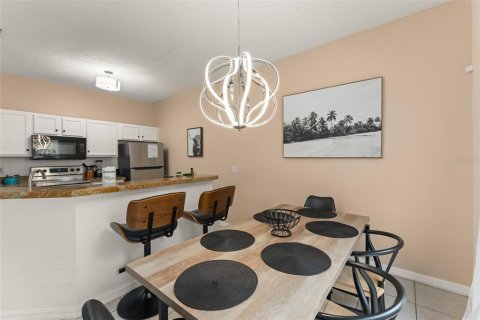 Touwnhouse à vendre à Kissimmee, Floride: 4 chambres, 151.99 m2 № 2406383 - photo 10