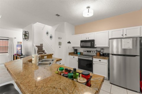 Touwnhouse à vendre à Kissimmee, Floride: 4 chambres, 151.99 m2 № 2406383 - photo 12