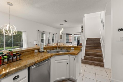 Touwnhouse à vendre à Kissimmee, Floride: 4 chambres, 151.99 m2 № 2406383 - photo 14