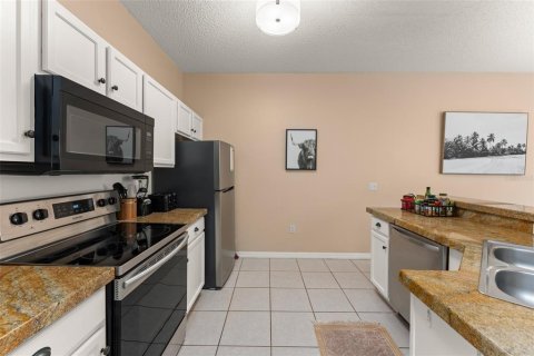 Touwnhouse à vendre à Kissimmee, Floride: 4 chambres, 151.99 m2 № 2406383 - photo 15