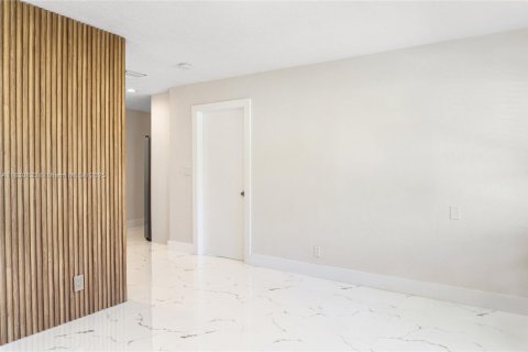 House in Pompano Beach, Florida 3 bedrooms, 86.77 sq.m. № 1806436 - photo 15