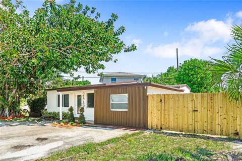 House in Pompano Beach, Florida 3 bedrooms, 86.77 sq.m. № 1806436 - photo 4