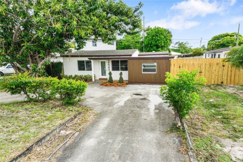 House in Pompano Beach, Florida 3 bedrooms, 86.77 sq.m. № 1806436 - photo 5