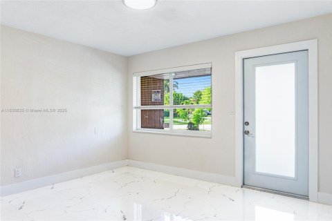 House in Pompano Beach, Florida 3 bedrooms, 86.77 sq.m. № 1806436 - photo 17