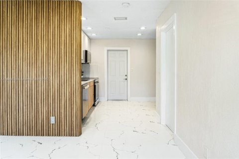 House in Pompano Beach, Florida 3 bedrooms, 86.77 sq.m. № 1806436 - photo 14