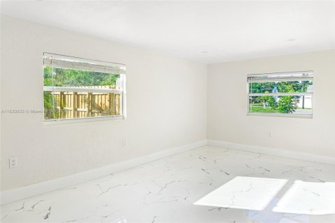 House in Pompano Beach, Florida 3 bedrooms, 86.77 sq.m. № 1806436 - photo 18