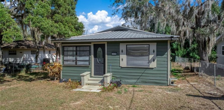 House in Sebring, Florida 3 bedrooms, 91.79 sq.m. № 2112196