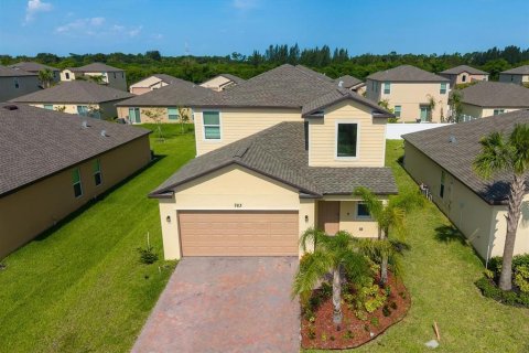 House in St. Lucie, Florida 5 bedrooms, 216.09 sq.m. № 2305140 - photo 3